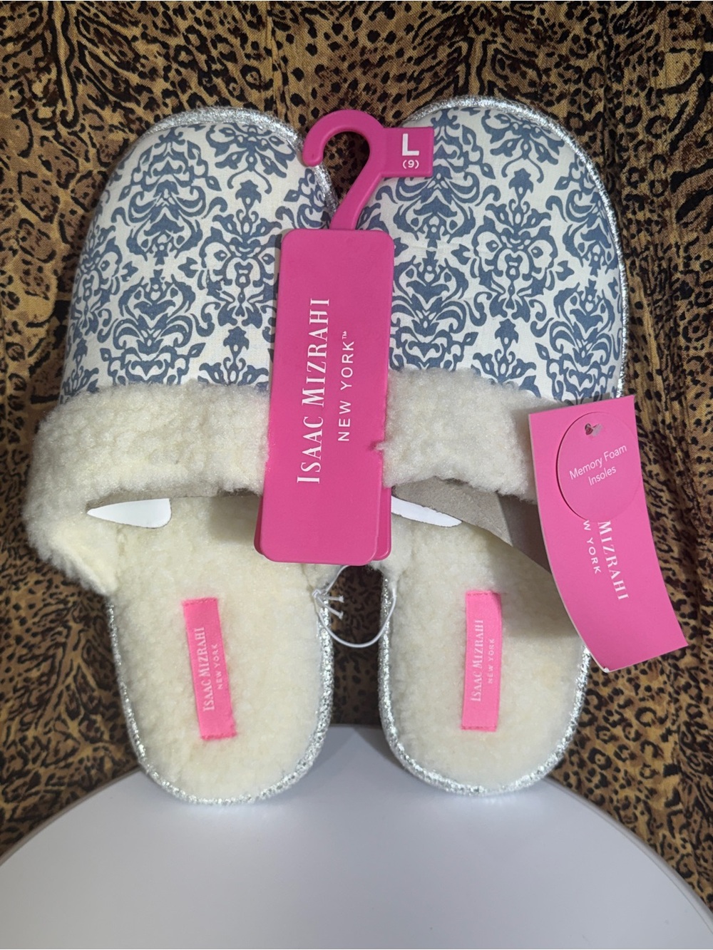 NWT Isaac Mizrahi Blue and Cream Damask Memory Foam Fuzzy Slide Slippers